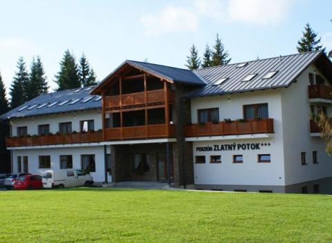 Komfortné ubytovanie s polpenziou v penzióne Zlatný Potok*** Mútne, oddych vo wellness, agroturistika to všetko vás čaká na Hornej Orave. 