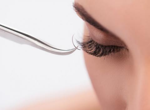 3D norkové mihalnice alebo trsy mihalníc na konkrétnu príležitosť aj s úpravou obočia. Zažmurkajte a usmejte sa na svet nádherným pohľadom.