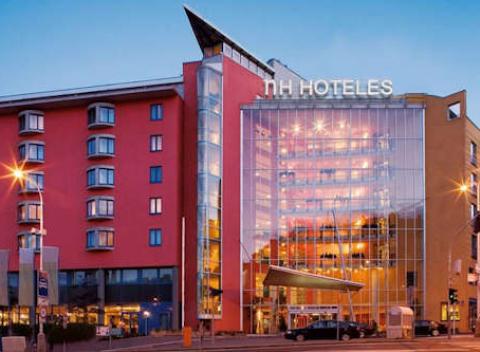 Navštívte Prahu, jej uličky, pamiatky, kaviarne a vychutnajte si 4* komfort hotela NH Prague City s výhľadom na mesto a plavbou po Vltave.