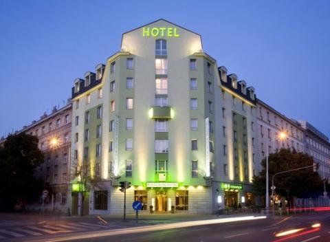 Spoznajte krásy a pamiatky stovežatej Prahy. Ubytovanie v ekologickom Plaza Alta Hotel**** pri centre Prahy s raňajkami.