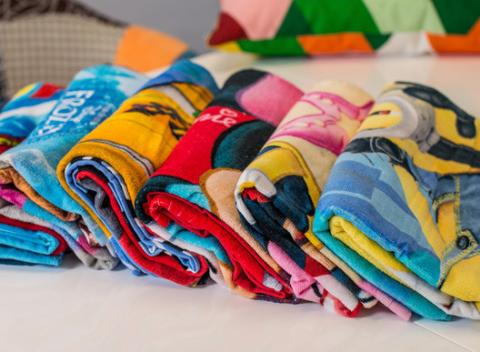 Detské Disney osušky - Frozen, Mimoni, Autá a iné. Veselej osuške s hrdinami detských rozprávok sa vaši najmenší isto potešia.