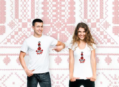 Vystúpte z radu tým správnom spôsobom a buďte originál! Tričká, mikiny a vesty s populárnymi folklórnymi motívmi. 