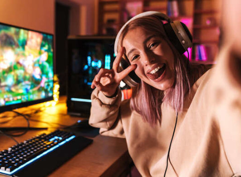 Veľká kolekcia počítačových hier rôznych žánrov – 14 alebo 25 hier.