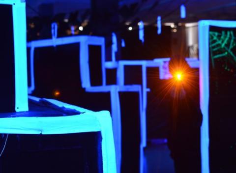 Dávka adrenalínu na Laser Game v jednej z najväčších arén Slovenska. Budete behať, skrývať sa pred svetelnými lúčmi a bojovať o víťazstvo.