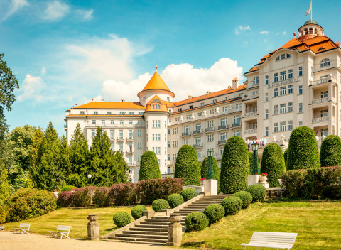 Karlove Vary so štátnym voucherom do kúpeľov: Hotel Imperial ***** s raňajkami, wellness, 9 procedúr.