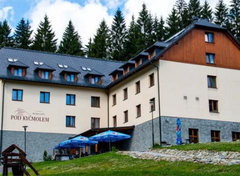 Spríjemnite si sychravú jeseň pobytom v 4* wellness hoteli Pod Kyčmolem v Beskydách, kde sa môžete nechať oddávať nerušenému relaxu. 