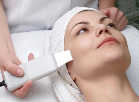 Hĺbkové čistenie pleti alebo diamantová mikrodermabrázia s maskou v salóne Timea. Príjemný relax pri starostlivosti o vašu pleť.