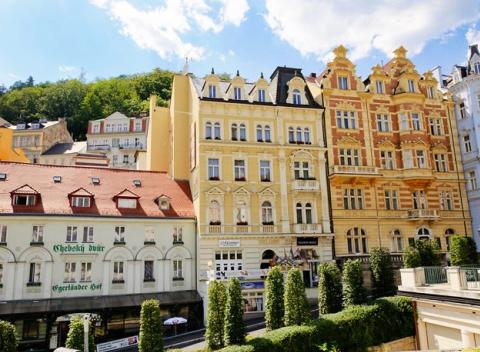 Dovolenka plná relaxu a zážitkov v centre Karlových Varov! Pobyt v Hoteli Heluan**** s polpenziou, wellness balíčkom a zľavou do kúpeľov.