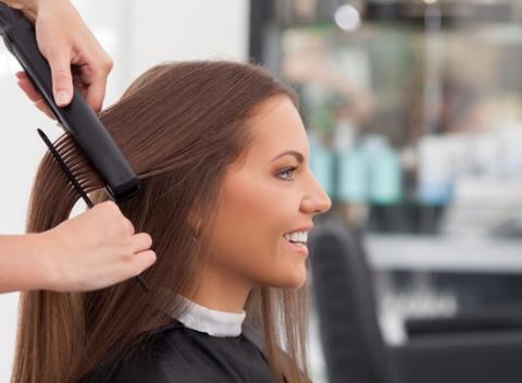 Darujte sebe či inej dáme poukážku do salónu Jána Molnára a nájdete nielen spriaznenú dušu pre seba, ale aj pre svoje vlasy.