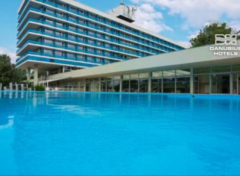 Parádny Hotel Annabella*** Superior, kúpeľné mesto Balatonfüred, jazero Balatón za rohom, bazény, sauna, to je vaša vysnívaná dovolenka.