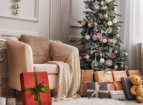 Umelý vianočný stromček - vianočná jedľa alebo smrek. S novým vianočným stromčekom budú vaše Vianoce a pohoda ešte oveľa krajšia.