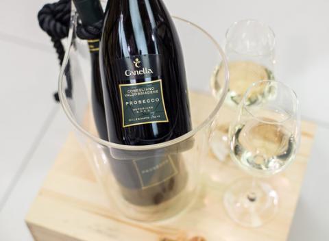 Fľaša Prosecca Valdobbiadene Superiore pre tých najnáročnejších. Pre výnimočné chvíle alebo ako špeciálny darček.