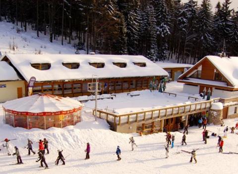 Rodinná dovolenka v komfortných apartmánoch hotela Říčky*** v Orlických horách, neďaleko zjazdoviek, s wellness a polpenziou. 