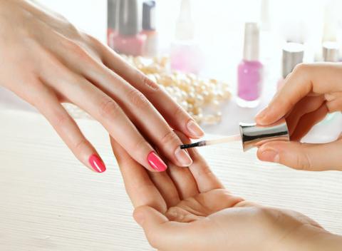 Klasická manikúra, japonská manikúra, gél lak alebo nové gélové nechty. Krásne, vyživené, lesklé a odolné nechty... Môžete ich mať! 