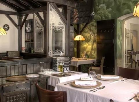 Vydajte sa na romantickú prechádzku a ukončite ju príjemnou večerou. Trojchodové menu pre náročných s Proseccom v reštaurácii Leberfinger. 