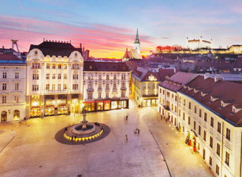 Čarovná staromestská atmosféra v apartmánoch Lion Apartments v centre Bratislavy.