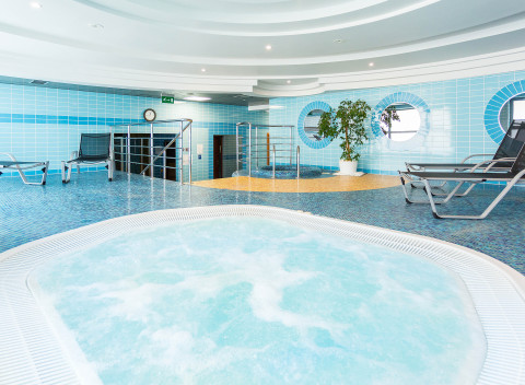 Poľsko v historickom meste blízko Vroclavu: 4* Qubus Hotel Legnica s wellness a polpenziou + dieťa do 6 rokov.