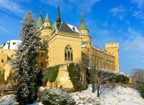 Rodinná dovolenka v kúpeľnom mestečku s rozprávkovým zámkom a najstaršou ZOO na Slovensku. Pobyt s polpenziou v 4* hoteli v centre Bojníc. 