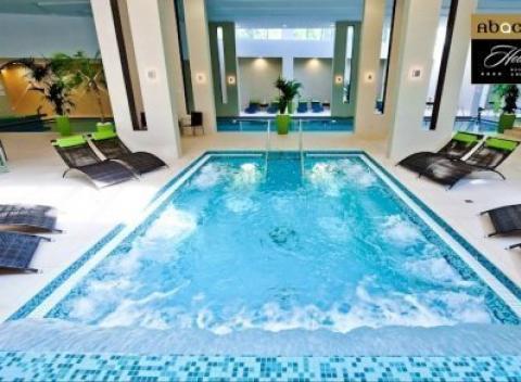 Luxusná dovolenka len 25 minút od centra Budapešti v hoteli 4* hotel ABACUS superior. Čaká vás neobmedzený wellness, plná penzia a zábava. 