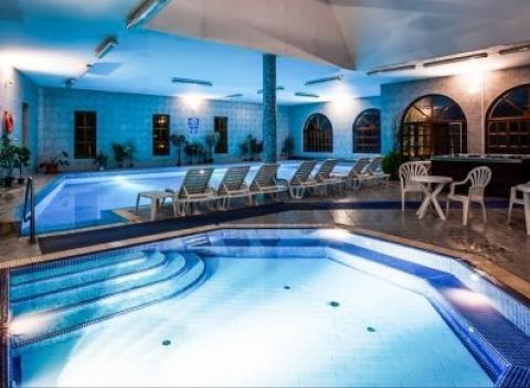 Zažite pohodu a relax v maďarskom hoteli Erzsébet Park Hotel*** neďaleko mesta Eger. V cene je polpenzia a neobmedzený vstup do wellness. 