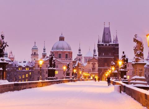 Spoznajte romantickú zimnú Prahu. Dovolenka s ubytovaním v hoteli Ehrlich**** neďaleko centra s raňajkami a jedno dieťa do 12r zdarma. 