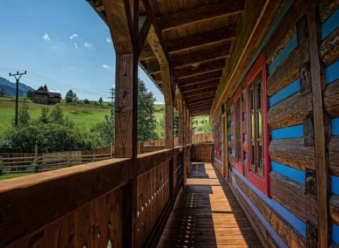 Elegantné ubytovanie v Mountain Resort River s polpenziou, len kúsok od Chodníka v korunách stromov.