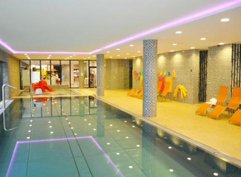 Vianočná rodinná dovolenka v horskom wellness hoteli Vista **** v Dolnej Morave s polpenziou, programom a štedrovečernou večerou. 