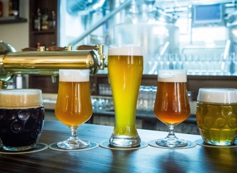 Viete ako sa varí pravý zlatý mok? Počas prehliadky pivovaru Liptovär to presne zistíte a navyše ho aj ochutnáte a k tomu chutné jedlo.