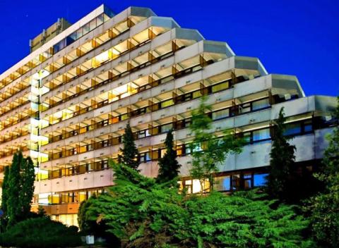 Užite si pobyt v znamení dokonalého odpočinku v krásnom maďarskom meste Šopron. Pobyt v Hoteli Szieszta, neobmedzený wellness a polpenzia. 