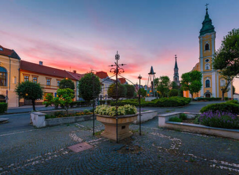 Romantický pobyt v centre mesta Lučenec s prekvapením na izbe a raňajkami v hoteli Pelikán***.