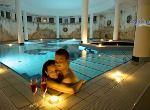 Príjemný Hotel Venus *** Superior sa nachádza v tichom prostredí mesta Zalakaros v Maďarsku. Užite si pobyt s polpenziou a wellness. 