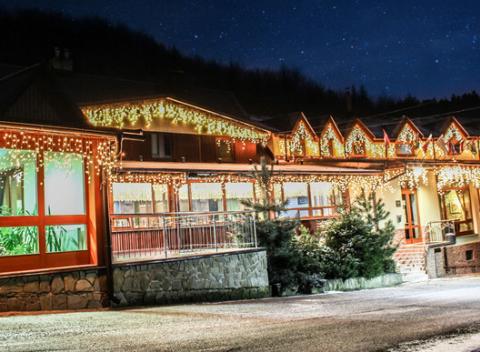 Vychutnajte si pohodu v krásnom obkolesení prírody v rekreačnej oblasti Drienica–Lysá. Relaxačný pobyt pri lyžiarskom svahu v hoteli Šomka.