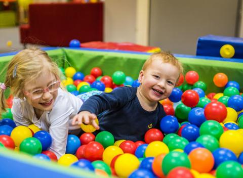 Hľadáte miesto, kde by ste mohli príjemne tráviť čas so svojimi najmenšími? Rodinné centrum Kramárik - 10 vstupov do herne pre deti do 6r.