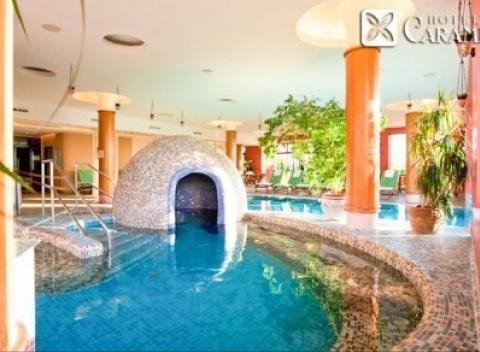 Nechajte sa hýčkať v nádhernom 4* hoteli Caramell v orientálnom štýle v maďarskom Büku s polpenziou a neobmedzeným luxusným wellnessom. 