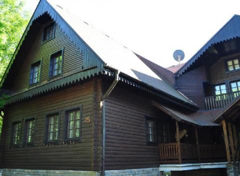 Túžite po dovolenke uprostred nedotknutej prírody? V tom prípade zavítajte do obce Osturňa na Zamagurí a ubytujte sa v chalupe Osturňa. 