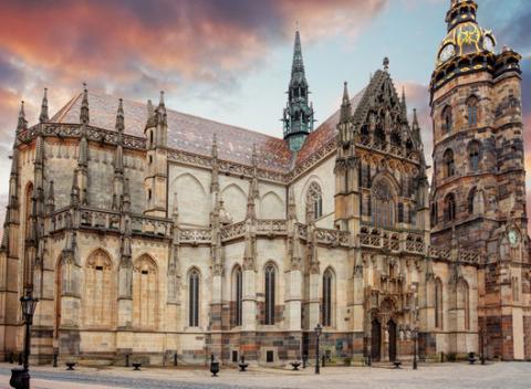 Priamo v centre Košíc sa nachádza oddychový wellness raj v penzióne Hradbová, kde sa už tešia na vašu návštevu.