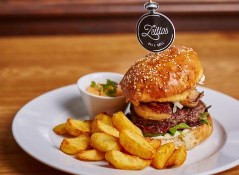 Pulled Pork Burger, Cheese Burger alebo BBQ Cheese Burger v štýlovom bare Zeitlos. Bar stratený v čase, ukrytý v uliciach Bratislavy. 