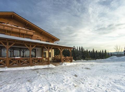 Čarovná zima v zasnežených Beskydách. Rodinný pobyt v horskom hoteli Martinák*** s polpenziou a vstupom do Thermal parku.