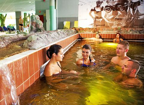 Zažite relax a pohodu v maďarských termálnych kúpeľoch Hajdúszoboszló! Pobyt pre dvoch vo Wellness Hoteli-M**** s plnou penziou. 