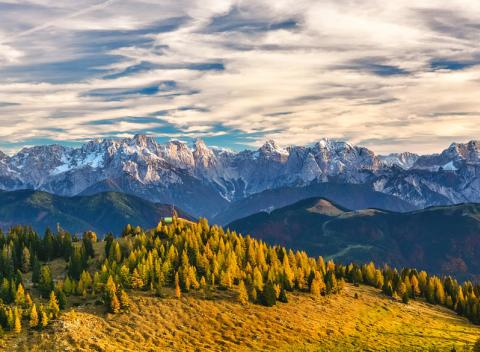 Doprajte si dovolenku v krásnej prírode rakúskych Álp. Pobyt pre dvoch a dieťa zdarma s wellness a polpenziou v unikátnom eko hoteli.  