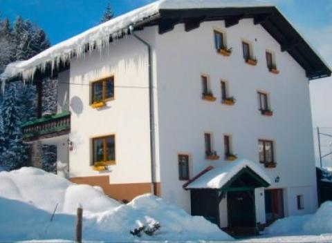 Užite si pobyt v českom penzióne Tyrol v nádhernej prírode Álp pri Národnom parku Hohe Tauern. Čaká vás polpenzia a skvelá lyžovačka. 