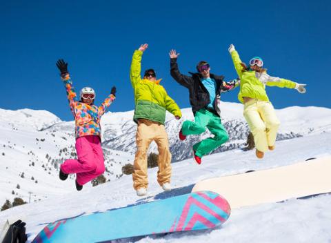 Zaparkujte svoje auto na Šachtičkách, kde máte všetko. Na skok fantastickú lyžovačku, alebo zábavu v bazéne s ubytovaním vo Family Chate.