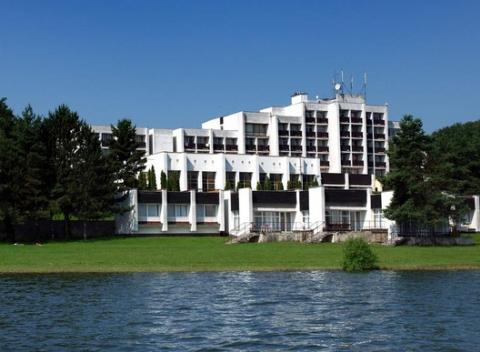 Uvoľnite svoju myseľ a telo a preneste sa aspoň na chvíľu do oázy pokoja a ticha pobytom s polpenziou v hoteli Granit*** Zemplínska Šírava.