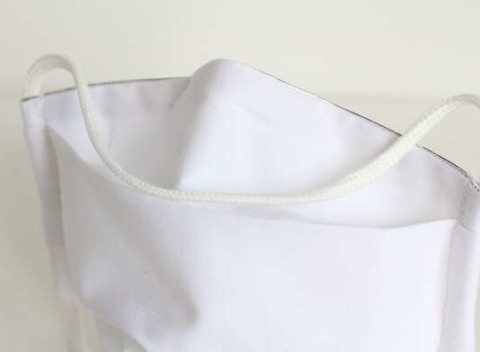 Bavlnené rúško s nanočasticami striebra.  Vydrží až 100 cyklov prania.