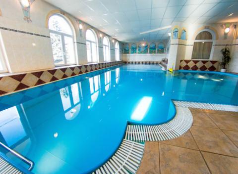 Príďte si vyskúšať staroslivosť Kúpeľno-liečebného domu Praha v Luhačoviciach. Pobyt s neobmedzeným bazénom, procedúrami a polpenziou. 