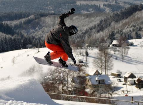 Zahájte zimu perfektnou lyžovačkou v Hriňovej. Lyžiarsky pobyt pre celú rodinu s raňajkami v hoteli Biele Vody. 