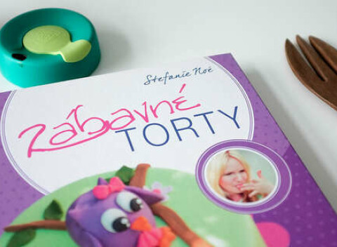 Zábavné torty vrátane poštovného - kniha pre kreatívne duše, ktoré milujú pečenie.