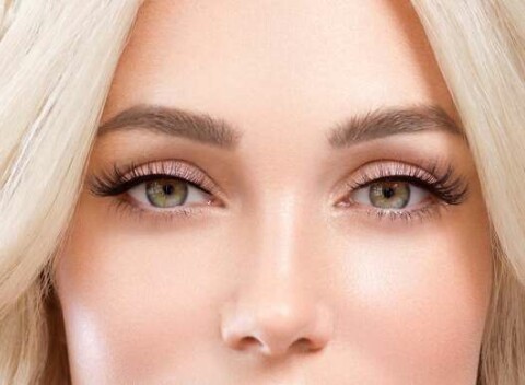 Decentné alebo zahustené 3D mihalnice - pohľad neskutočne zvodný a sexy.