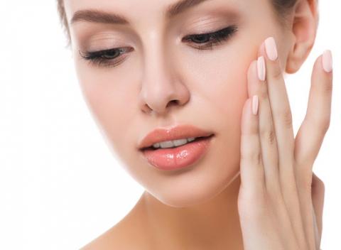 Úprava obočia alebo zimná dávka vitamínov pre pleť v Rea centre v Košiciach. Doplňte vašej pleti vitamíny, ktoré nutne potrebuje pre krásu. 