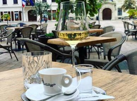 Kupón na konzum vo WINE NOT!? Exkluzívne vína priamo na Hlavnom námestí.